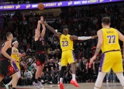 詹姆斯险胜快船，命运悬念关键表现点燃全场！的简单介绍