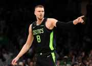 雄鹿三巨头联手，波尔津吉斯得分突破，险胜冲击季后赛！