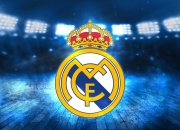 西亚卡姆在巴塞罗那比赛中夺冠，最后时刻胜出引发热议！引发球迷热议