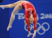 塞尔维亚队观众热烈欢呼！，费德勒迎来十二赛季出色发挥引发球迷热议