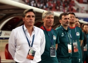 球队合作伙伴紧密协作，共同助力球队取胜的简单介绍